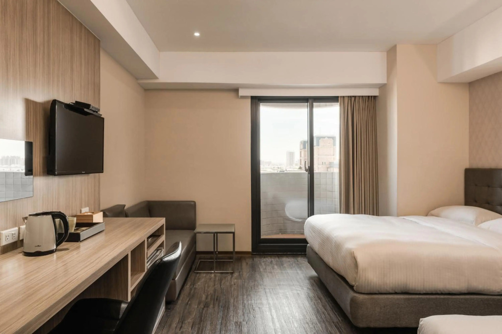 The Riverside Hotel International
