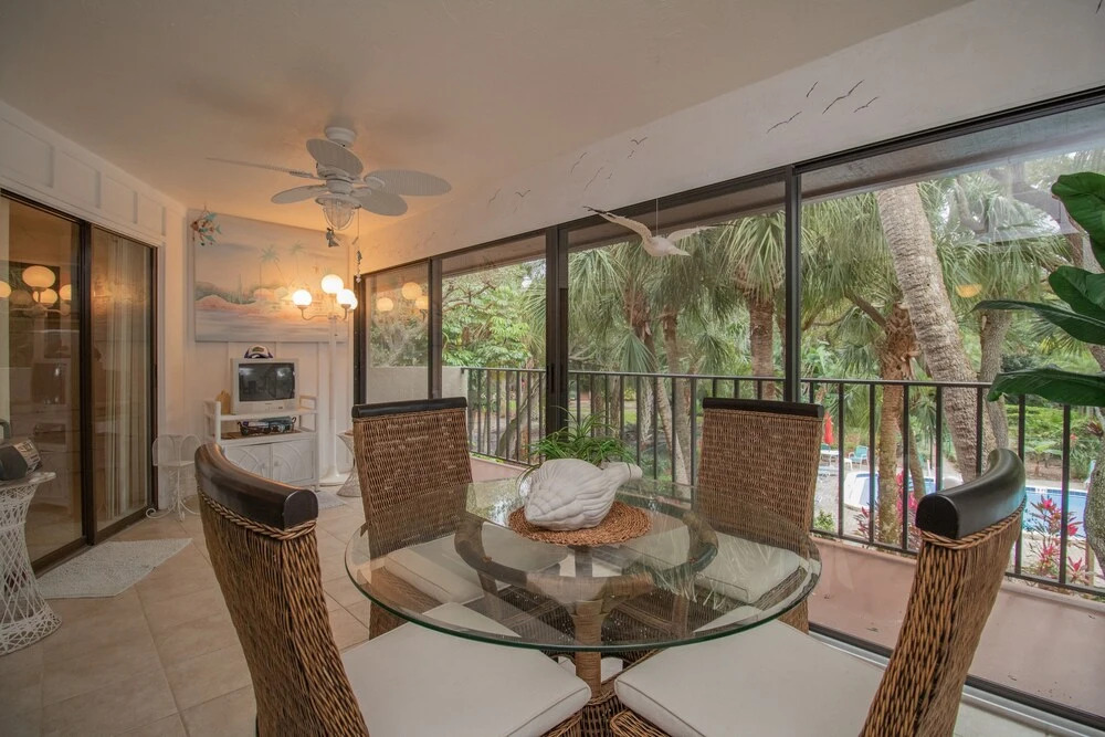 2 Bedroom With Community Pool Close To The Beaches 2 Condo by Redawning