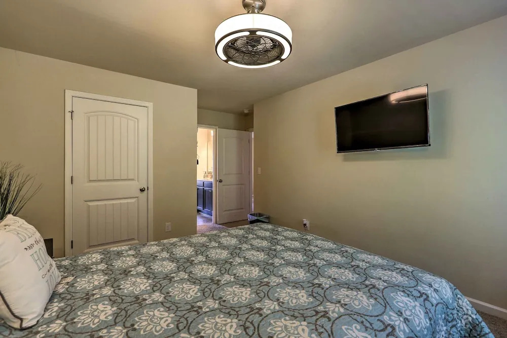 Elegant Home ~ 20 Mi to Downtown Atlanta: Pets OK!