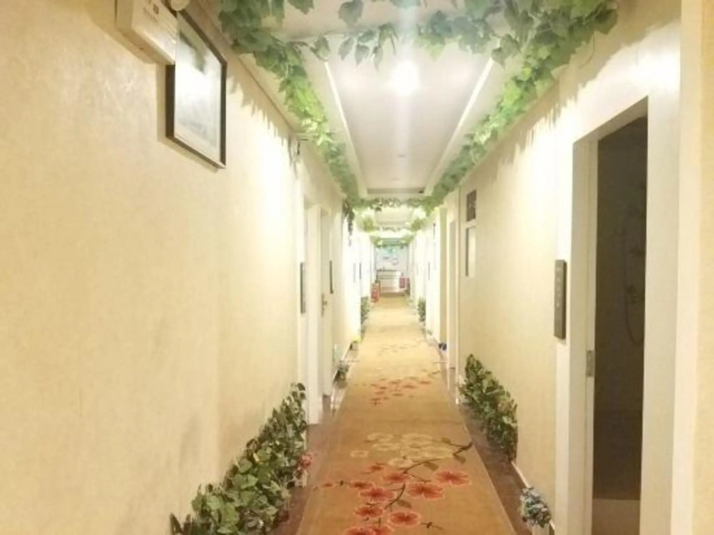 Shenzhen Huashang Hotel (Hongling Subway Station KKmall)
