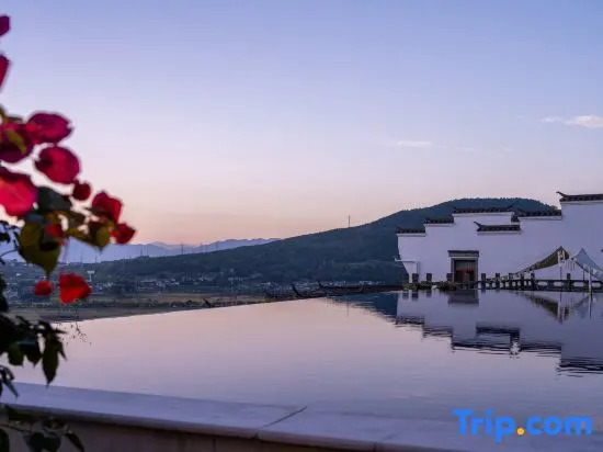 Tengchong Wengu 1970 Panoramic Wenquan Vacation Apartment