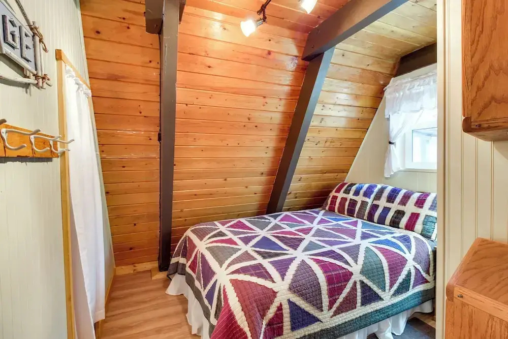 A-frame Cabin w/ Deck & Grill in Pinetop!