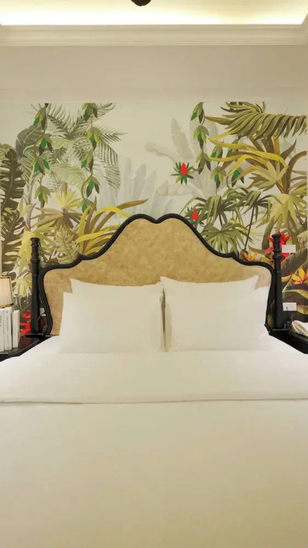 Royal Hotel - Trinh Van Bo, Nam Tu Liem