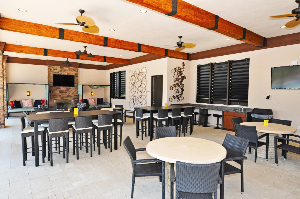 Huge10bd Spa Gm Pool Solterra-5252oa 10 Bedroom Home by Redawning