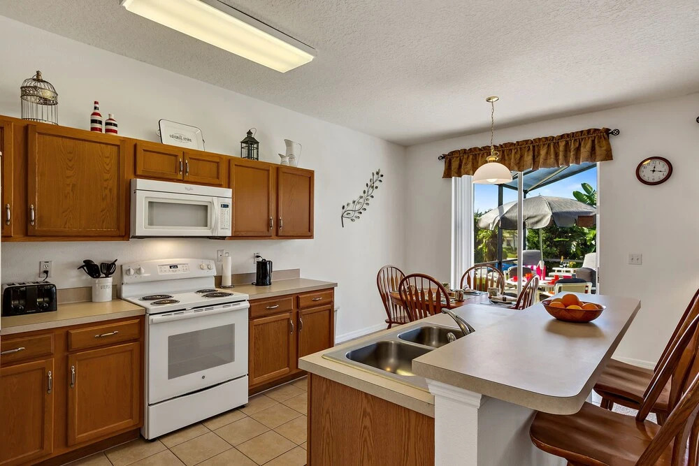 4 Bed Luxury at Legacy Park: Pool, Spa, Games Room