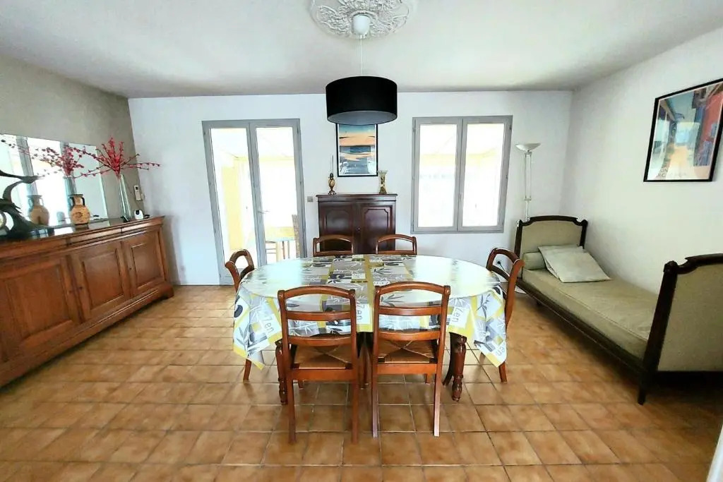 Spacious House With Garden Near The Beach