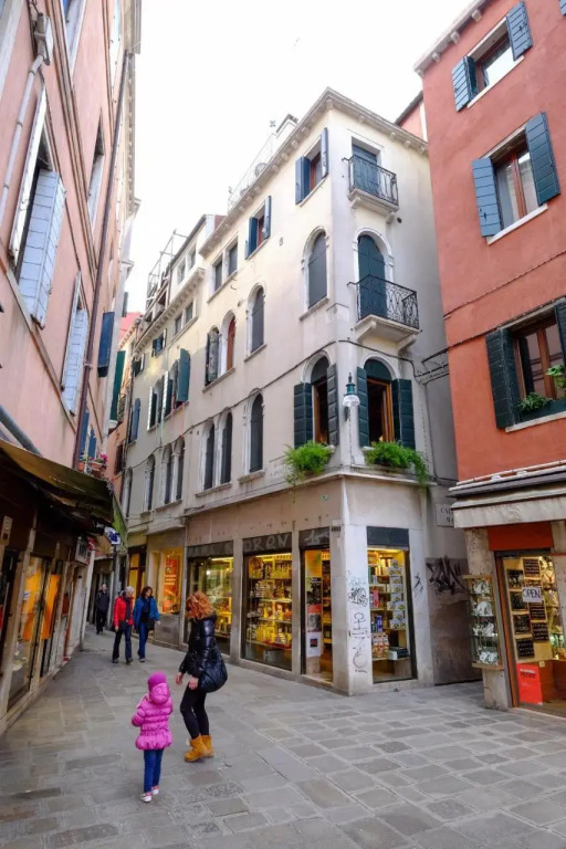 Alla Canonica