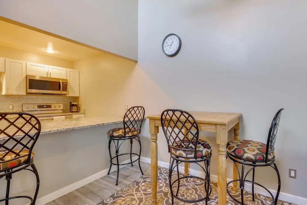 Pet-friendly Condo w/ Mountain View in Monument!