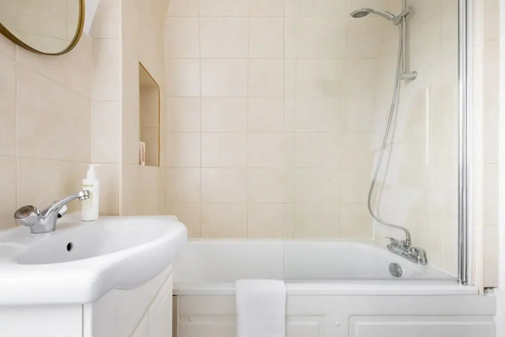 The Vauxhall Bolthole - Elegant and Bright 2bdr Flat