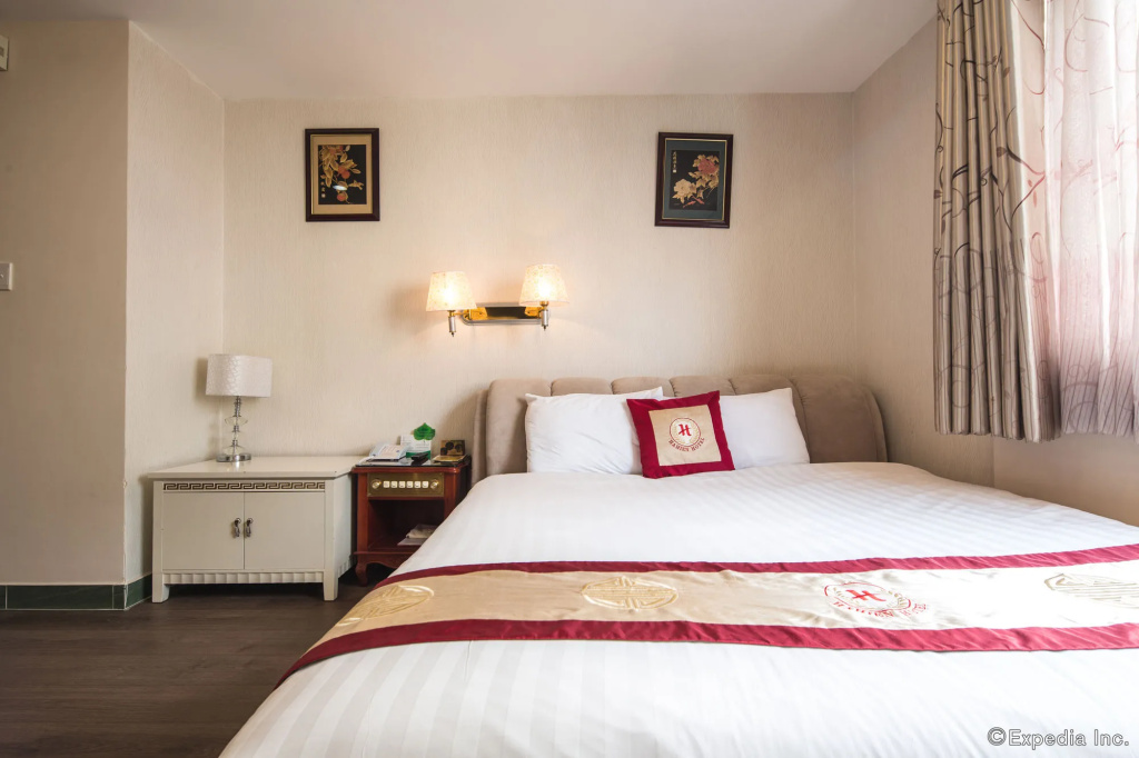 KiN Hotel Ly Tu Trong Edition