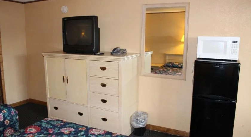 Hometown Inn Fort Wayne