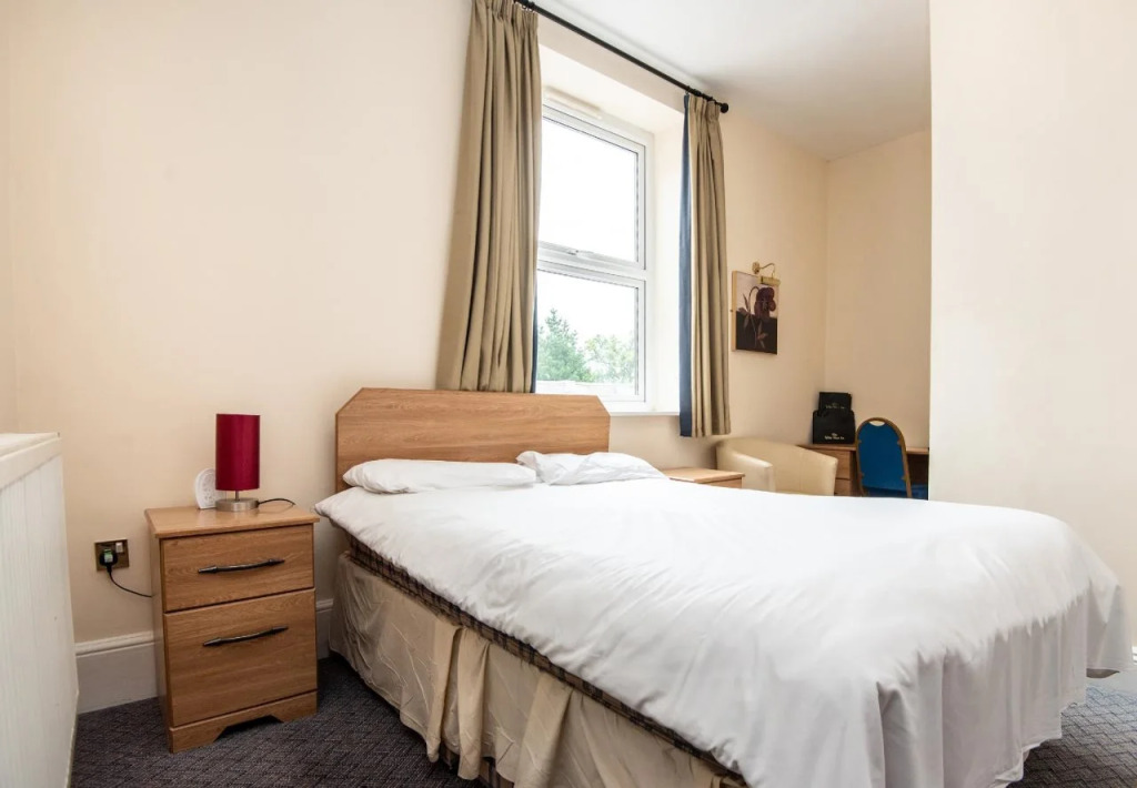 OYO The White Hart Inn