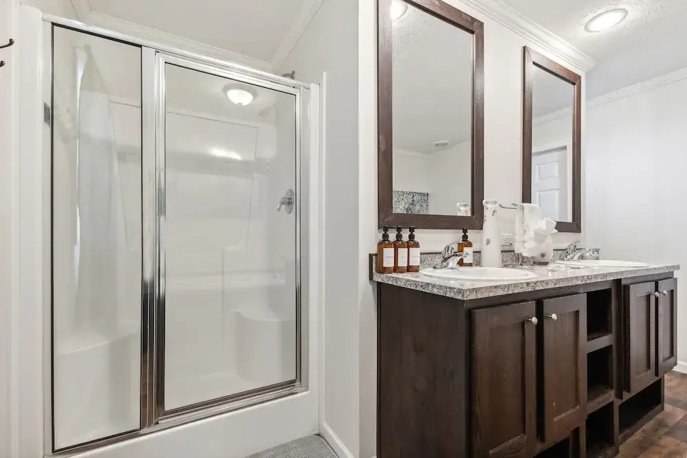 Sunsets & Serenity: Port Clinton Waterfront Stay 3 Bedroom Home