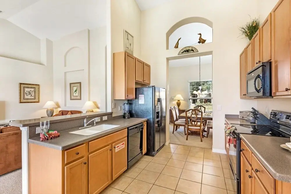 Large 5 bed Villa With Pool and spa Overlooking Conservation and Woodland Area