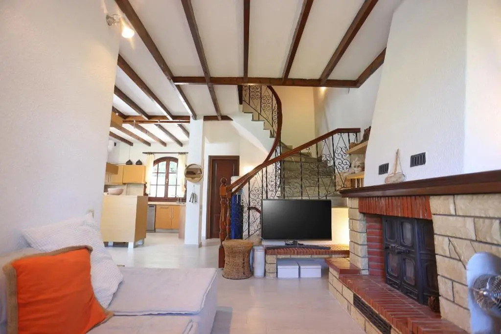 Villa Delta - 5 Bdrms, 2 min walk to Mamalouka, Blue Carpet