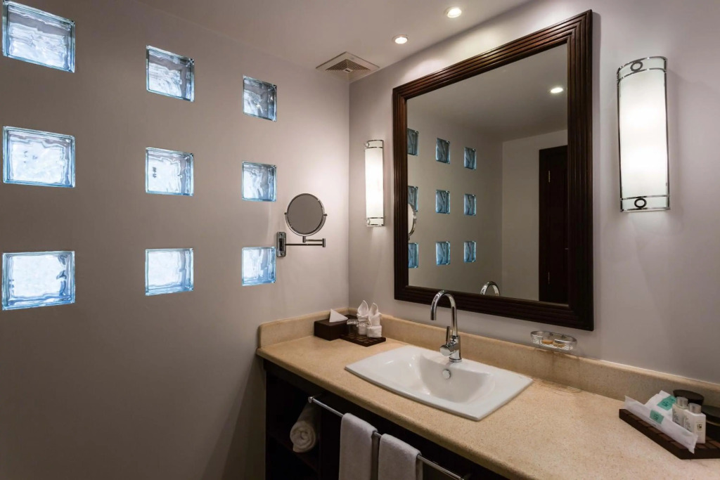 Отель Heritage Suites