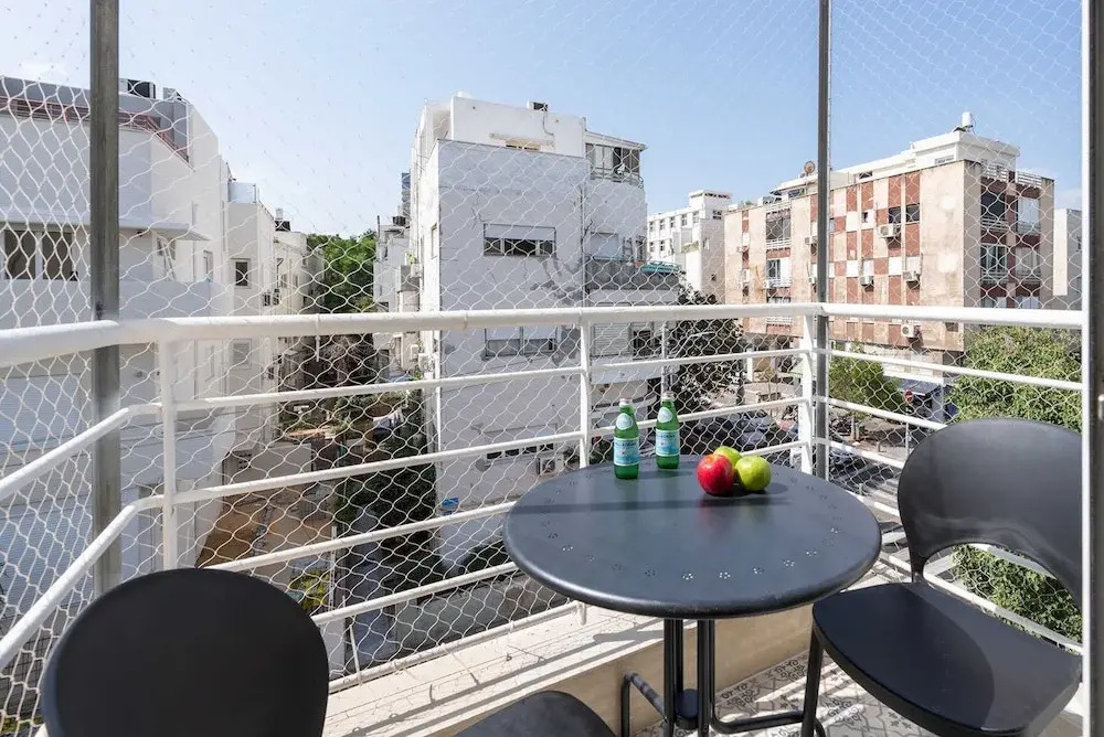 F33 by TLV2RENT