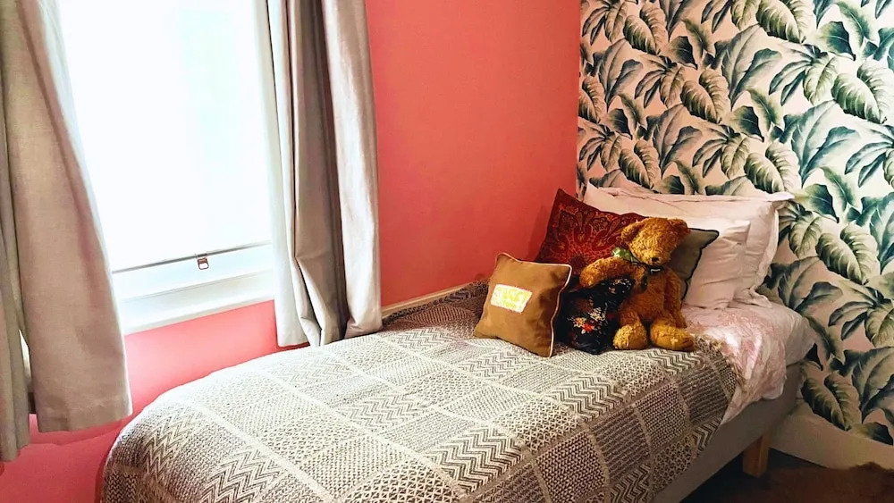 Lovely 3-bed Apartment & Garden & dog Friendly