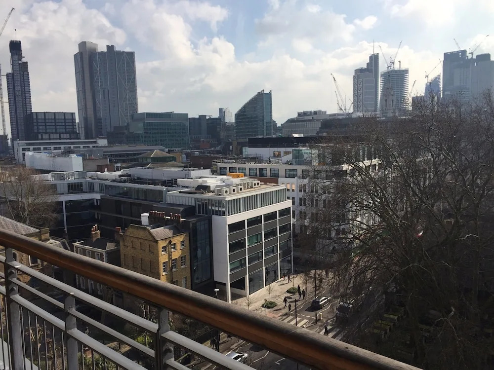 2 Bed Shoreditch Flat