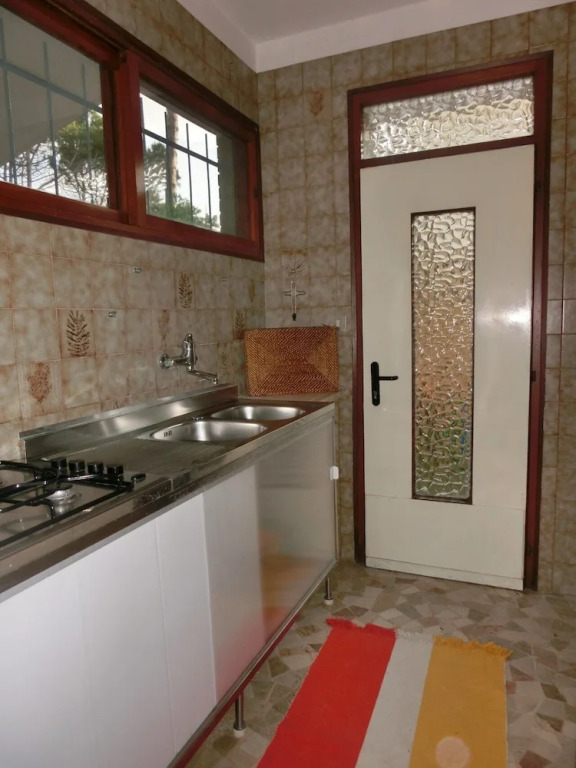 Central and bright villa with garden and parking