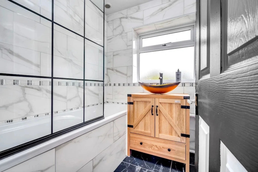 Spacious 4-bedroom Haven in Orpington Retreat