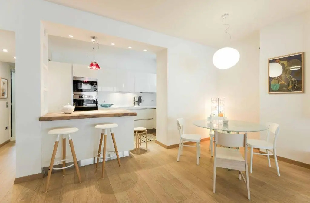 Brand new stylish 3 bdrm apartment with terrace