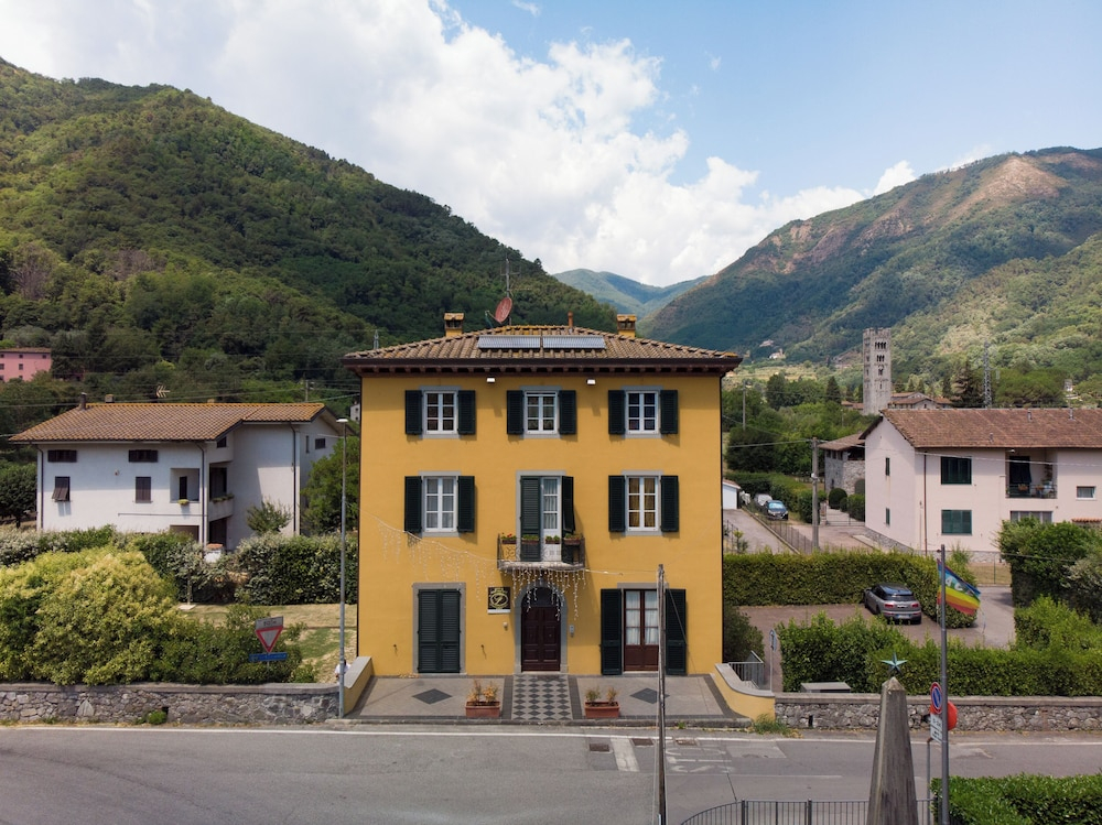 Lucca Francos Villa