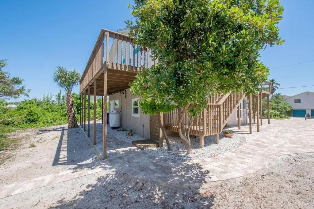 Bright, New Beach House -- 2 blocks to beach!