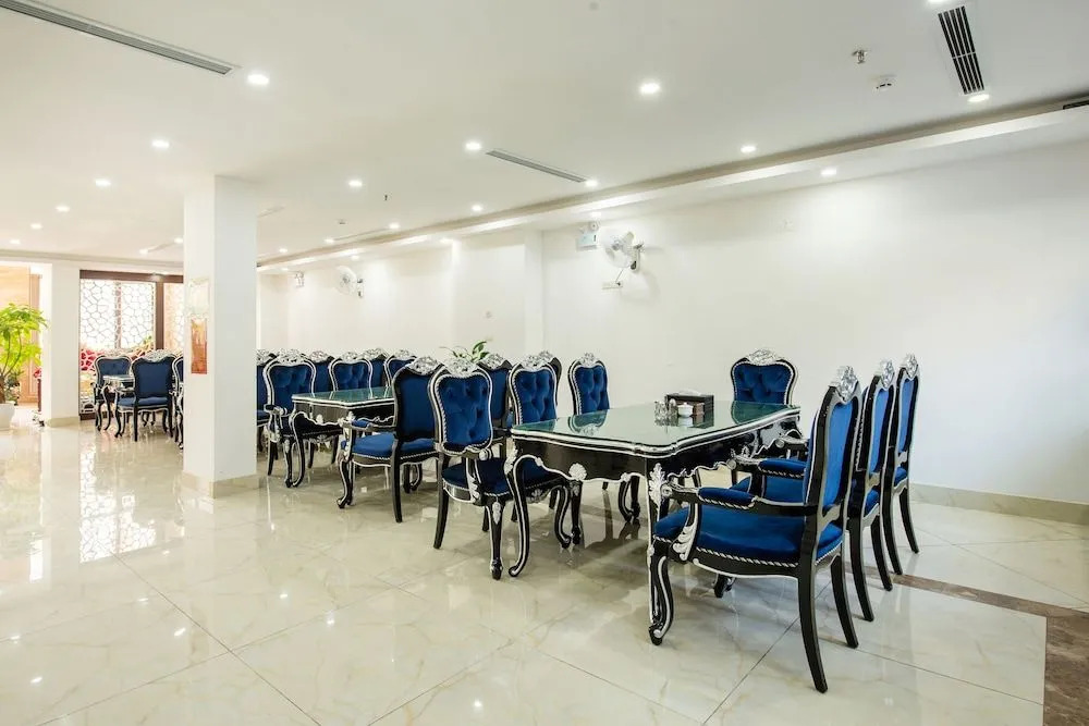 OYO 348 Suji Hotel