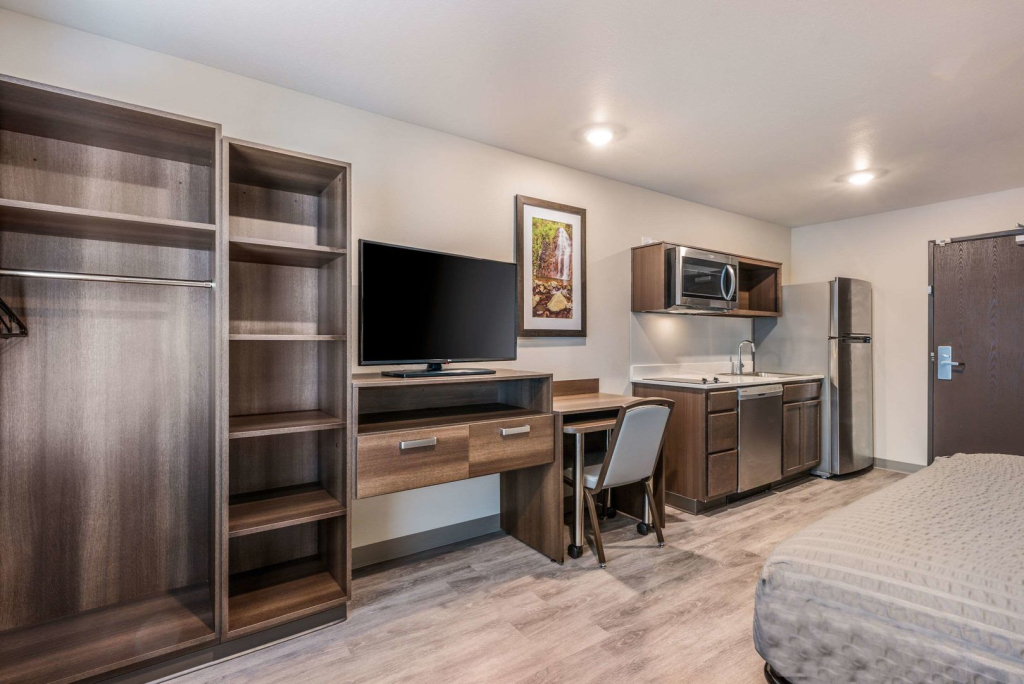 WoodSpring Suites Linden