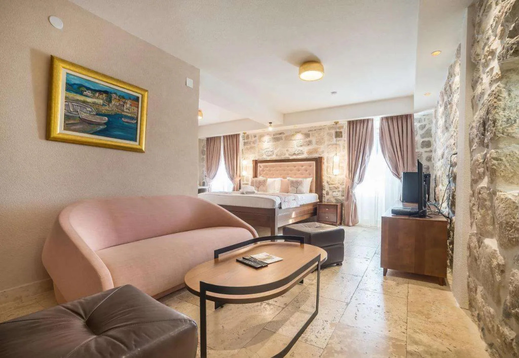 Conte Hotel & Restaurant