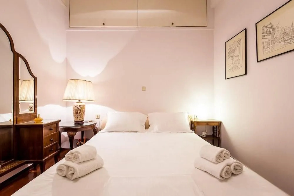 Ideally located flat for 4 ppl-Acropolis