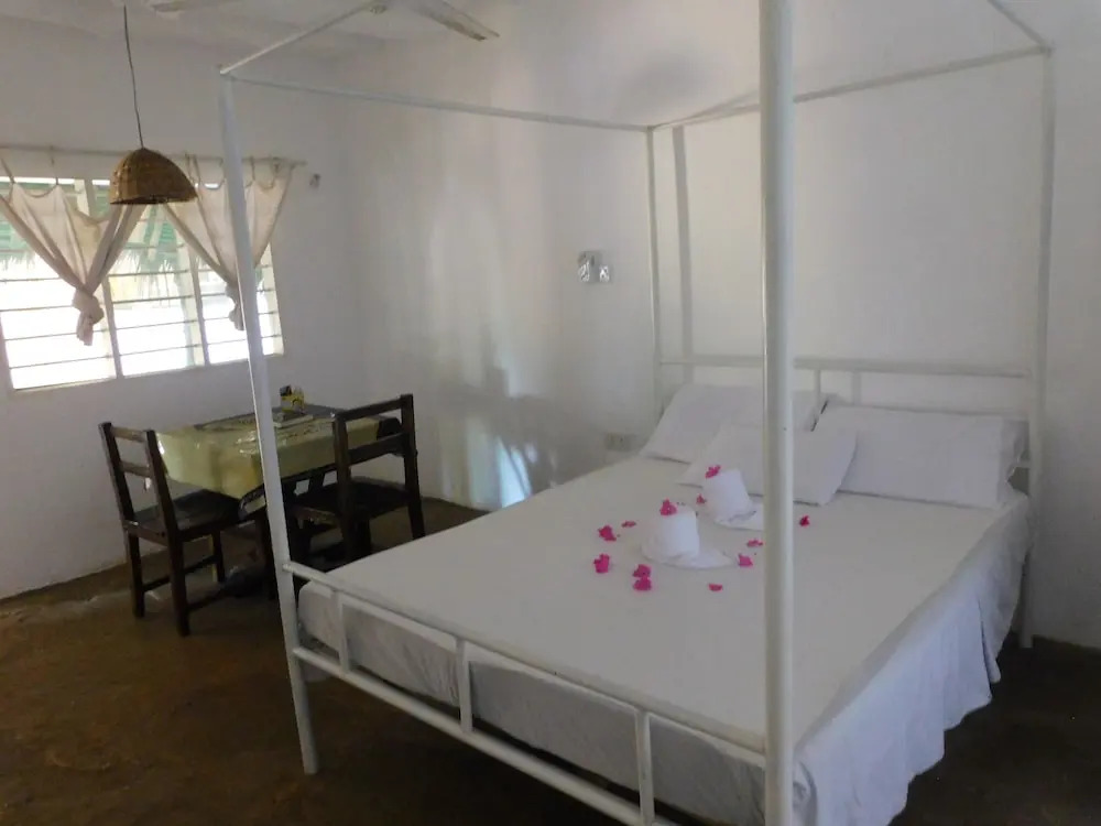 Курортный Отель Travellers Inn Resort Malindi