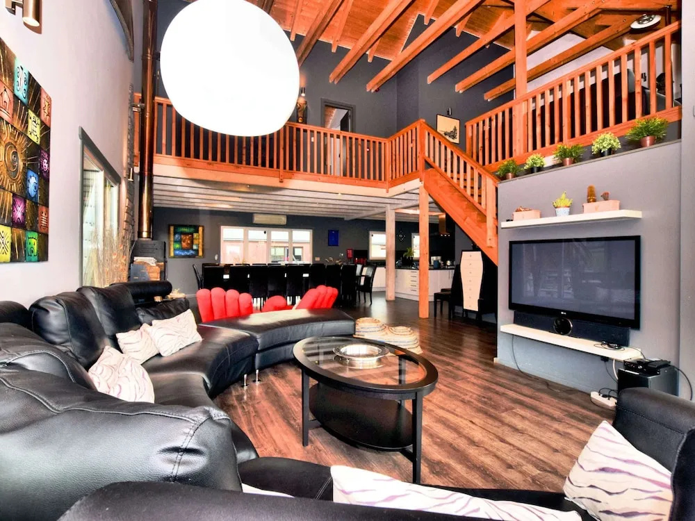 Beautiful Villa with Heated Outdoor Pool, Sauna, Hot Tub in Forest