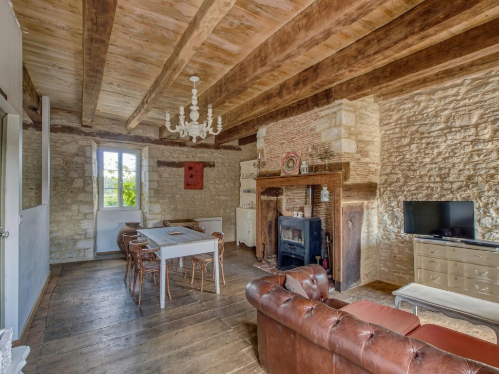 Alluring Holiday Home in Dégagnac with Heated Pool