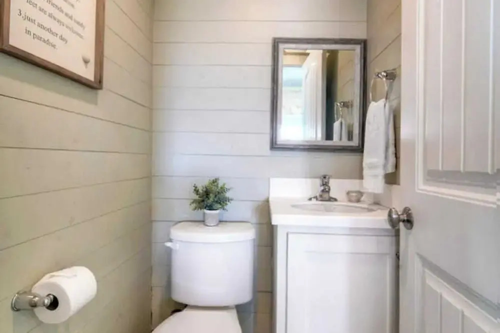 Sleeps 24, 2 Homes Pool, Backyard Tiki Bar, Fire Pit, Cornhole Walk to Beach