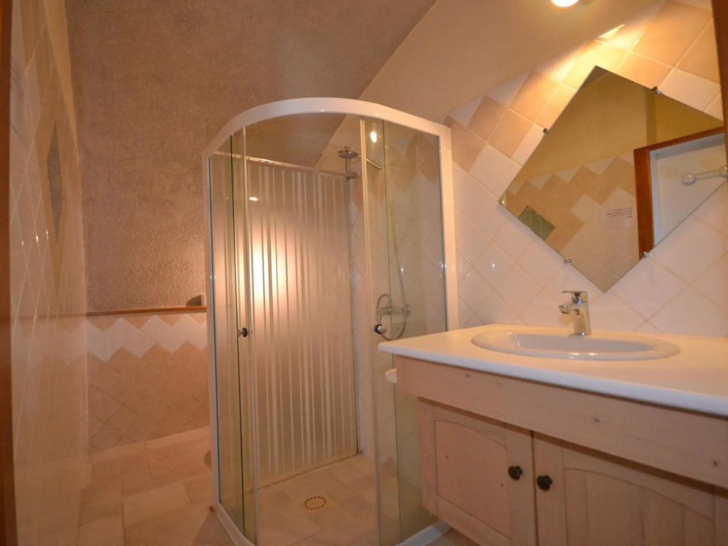 Amazing apartment in Lanas with large garden