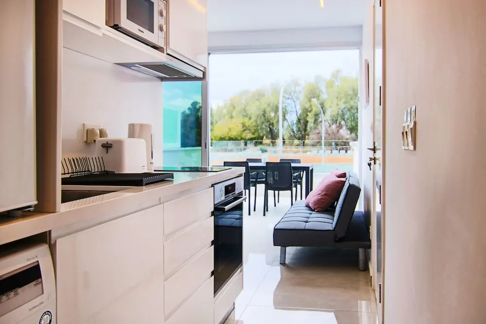 Phaedrus Living: Seaside Luxury Flat Harbour 109