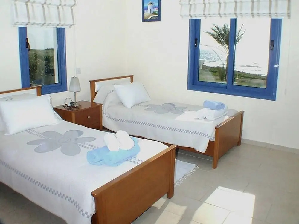 Sea Front Villa With Private HEATED Pool, Quiet area Paphos 322