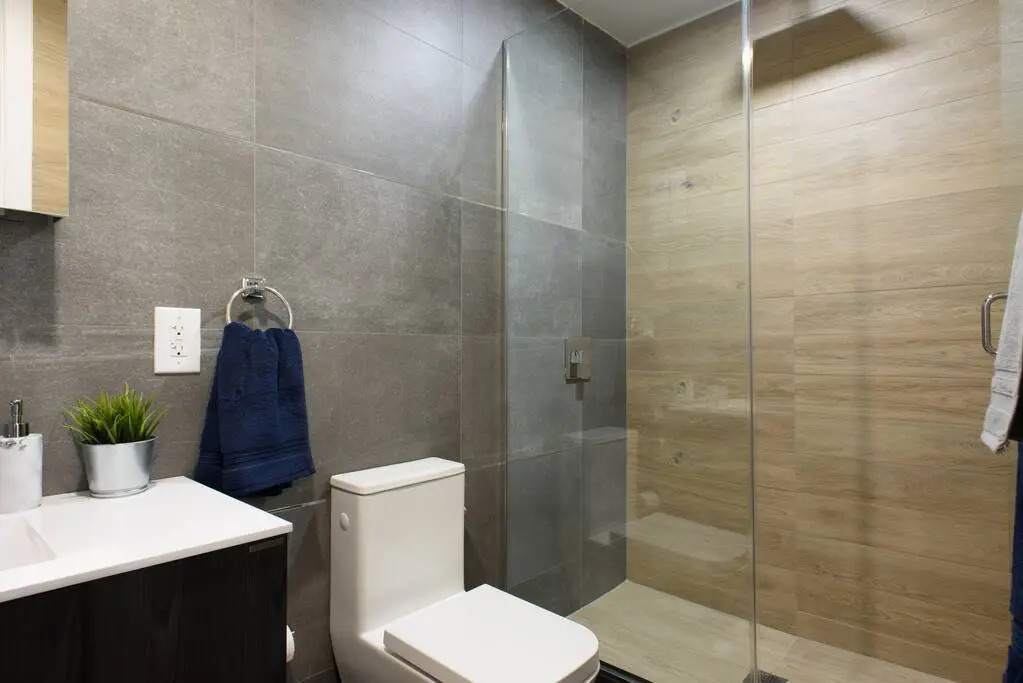 1597-9 Renovated Studio Prime UES WD in Unit