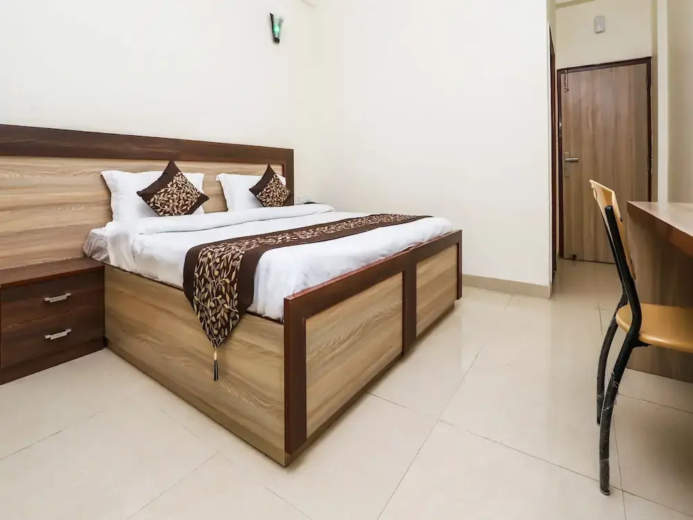 OYO 23018 Hotel Expo Suites