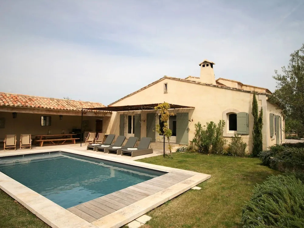 Mas in Eygalières with Heated Pool