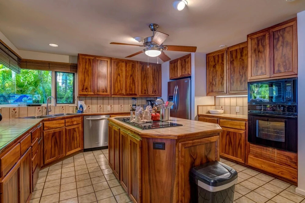 K B M Resorts- Bay-35 Presidential 5bd, 5ba Beach-front Estate, A/c, Private Yard!
