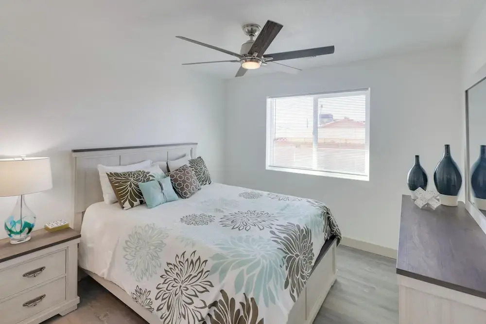 Putting Green, Pool Access: Lake Havasu City Home!