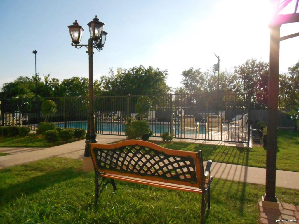 Best Western Roanoke Inn & Suites