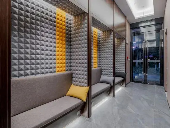 HomeinnsPlus Hotel (Shanghai Dishui Lake Port)