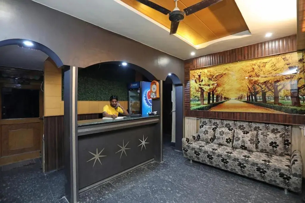 OYO 18557 The Chef Guest House