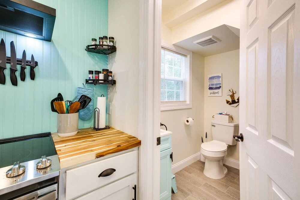 Cozy Cottage: Minutes to Downtown Southport!