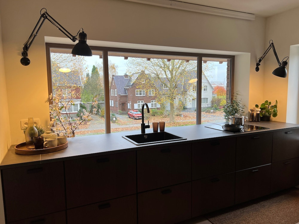 Stylish Stay Bree Near City Center for 6 Guests