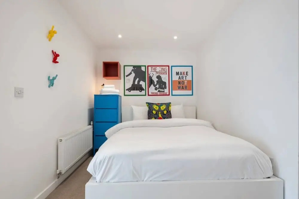 Chic & Contemporary Studio Apartment With Balcony in East London